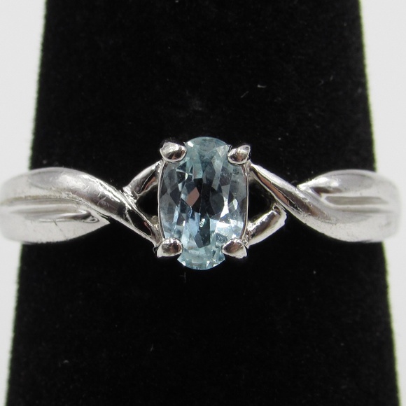 Jewelry - Vintage Size 7 925 Sterling Silver Blue Topaz Ring